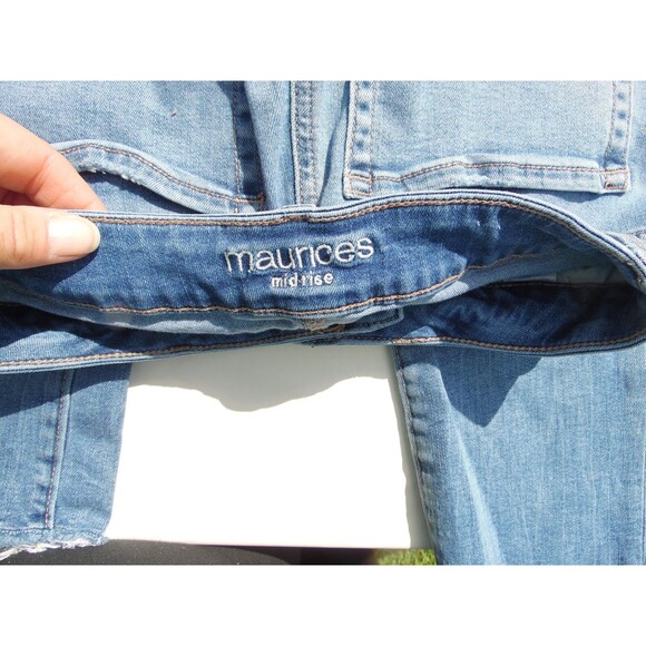 Maurices Jeans Womens Size 4 Skinny Leg Stretch Distressed Mid Rise midWash - Picture 4 of 7